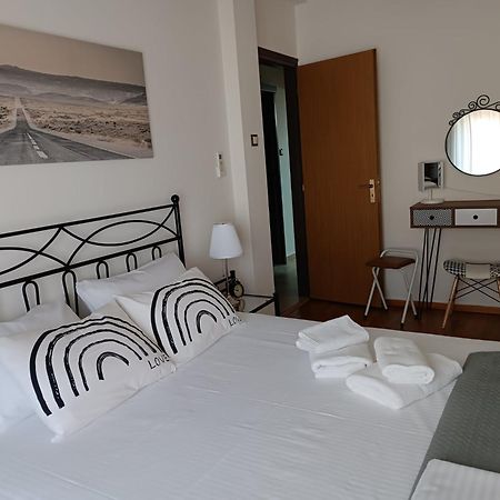 Cosy Apartment On Dragon Street أثينا المظهر الخارجي الصورة
